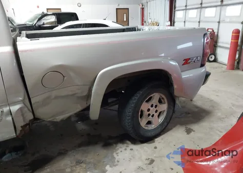 2005 Chevrolet Silverado 1500 Z71 z USA, uszkodzony, nr VIN 1GCEK19B25E247752